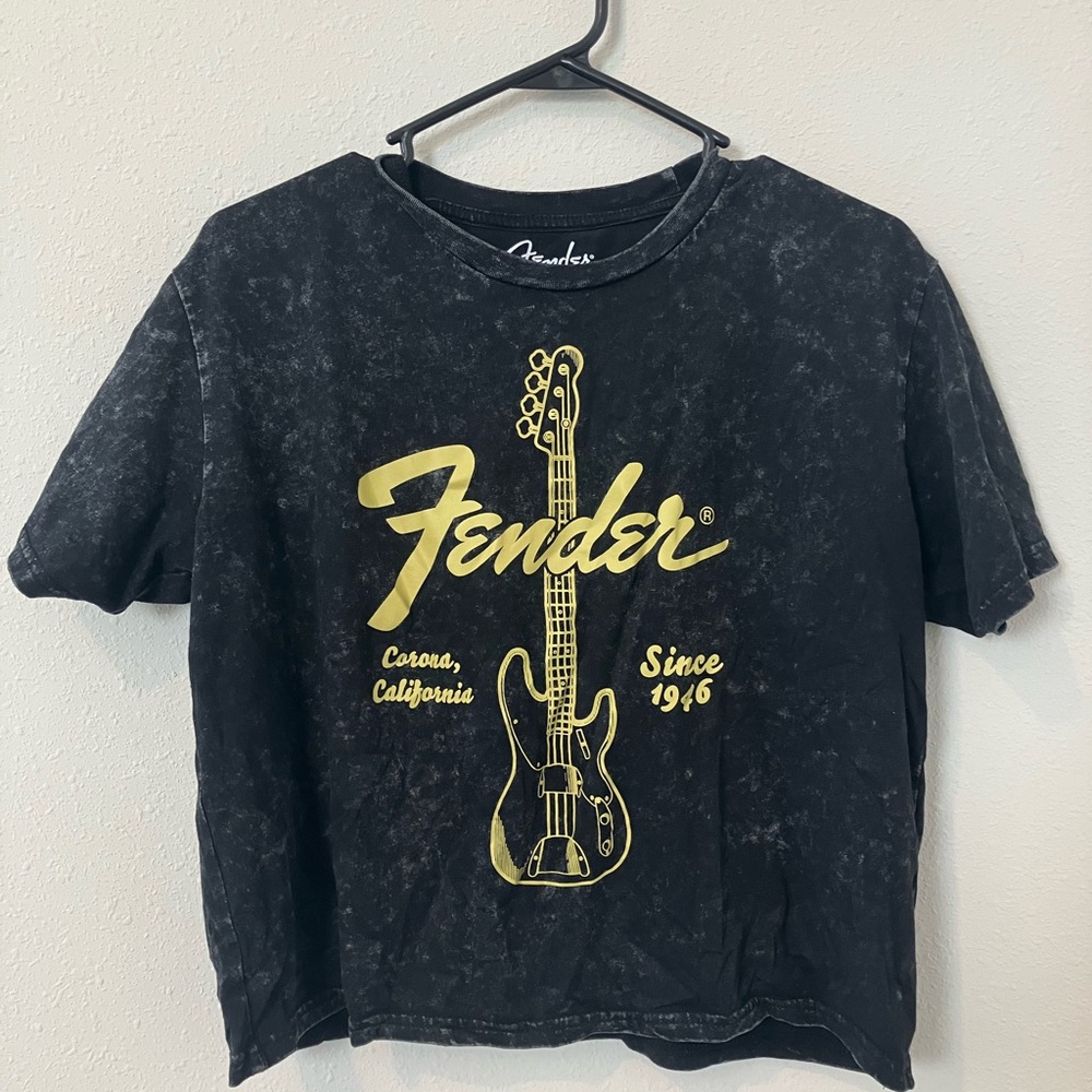 Fender Guitar Women's Cropped Graphic Print T-Shirt Size XL  Black Distressed